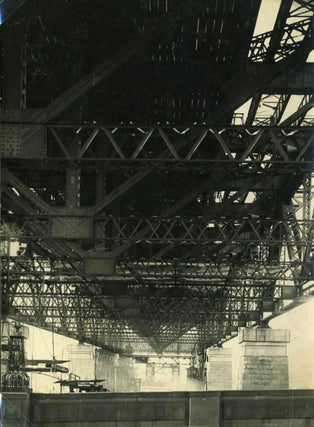 Sydney Harbour Bridge under construction.